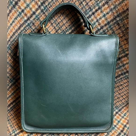 🦋 Coach Green Station Bag. - Picture 2 of 15